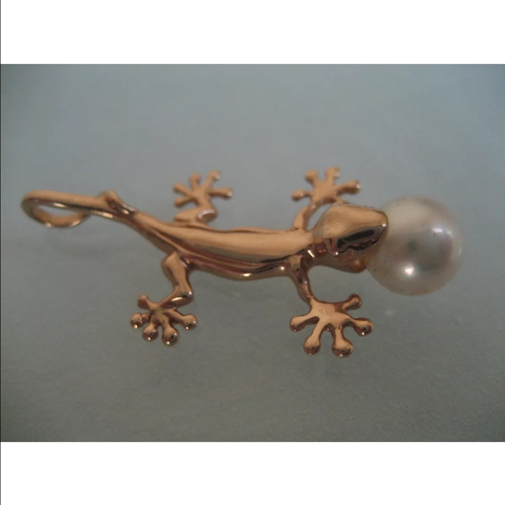 14K GOLD GECKO WITH PEARL PICKED OUT IN HAWAII