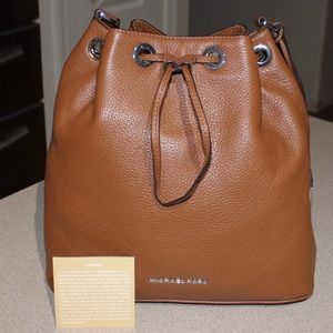 Michael Kors Jules Large Bucket