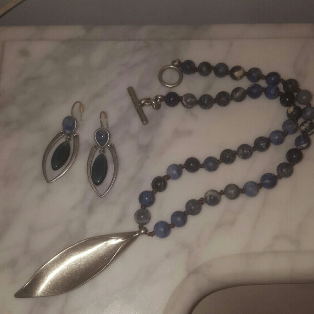 Gorgeous Kenneth Cole Reaction beaded set