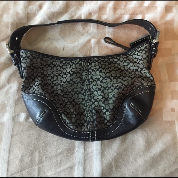 Small Black coach shoulder bag - Picture 1 of 3