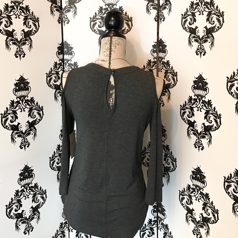 π NWT! Grey off the shoulder shirt W/Necklace! - Picture 6 of 7