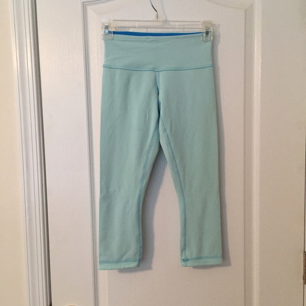 Reversible Lululemon capri yoga pants