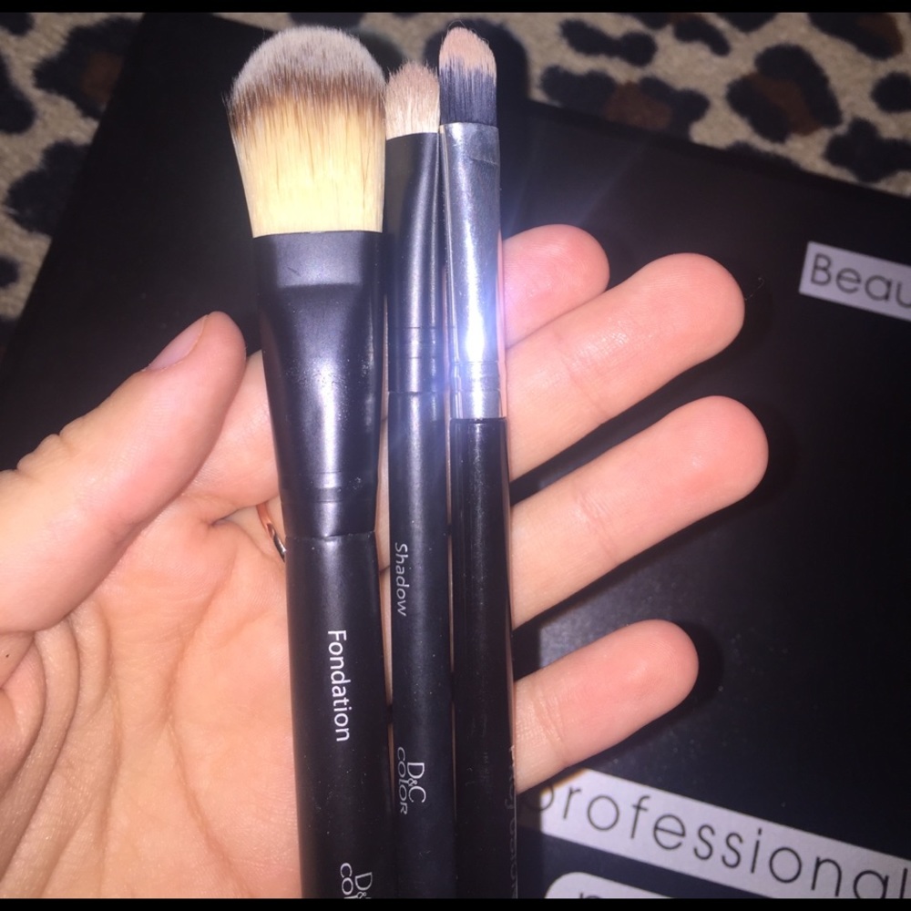 Make Up Bundle - Picture 4 of 5