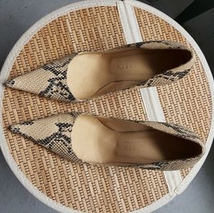 Anne Klein snake skin heels size 8.5