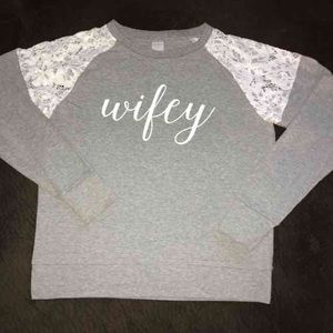 Wifey sweatshirt with lace detail