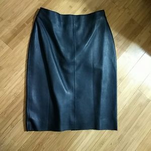 Lambskin leather pencil skirt