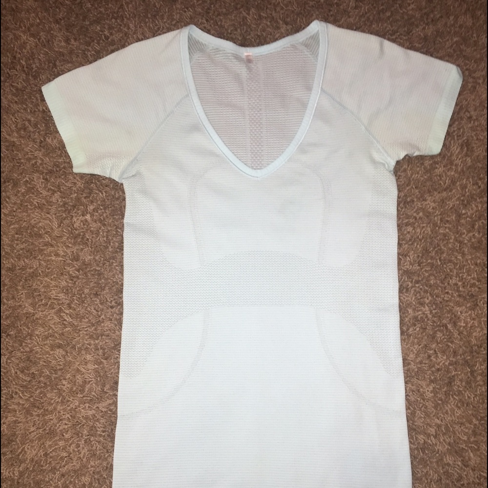 Lululemon Swiftly Tech Short Sleeve V-neck