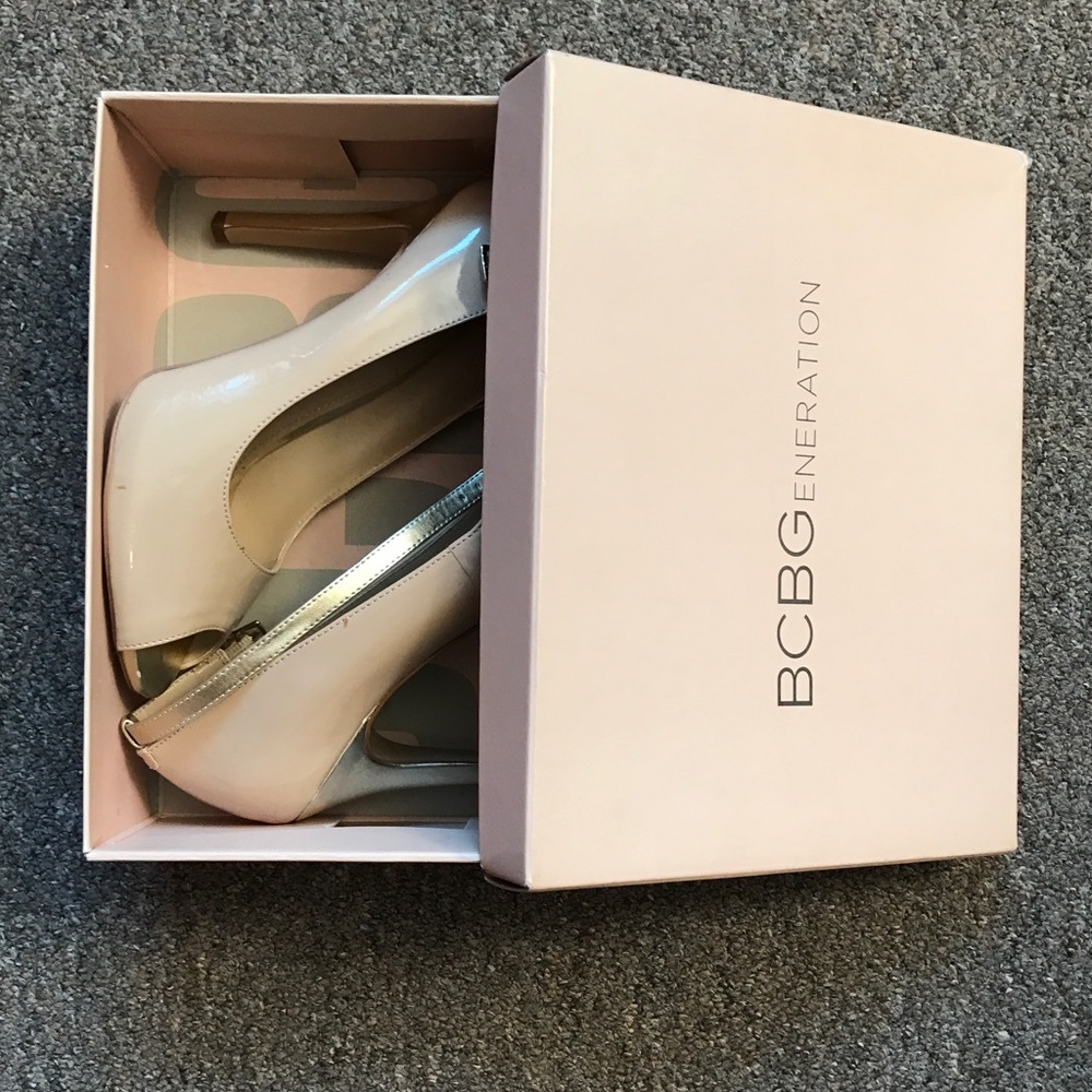 BCBG nude heels. 7.5