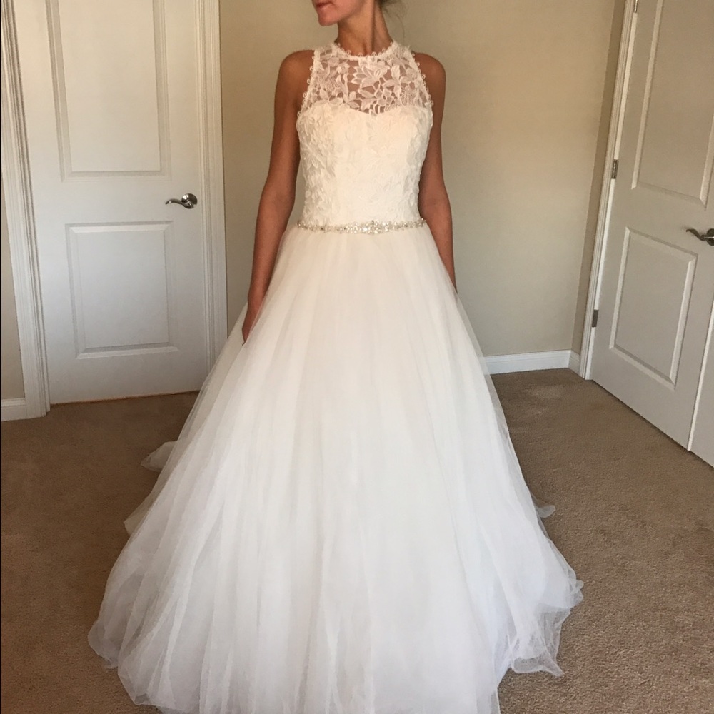 Stunning wedding dress.