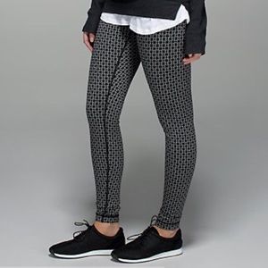 💥FLASH SALE!💥 Size 6, Lululemon Wunder Under