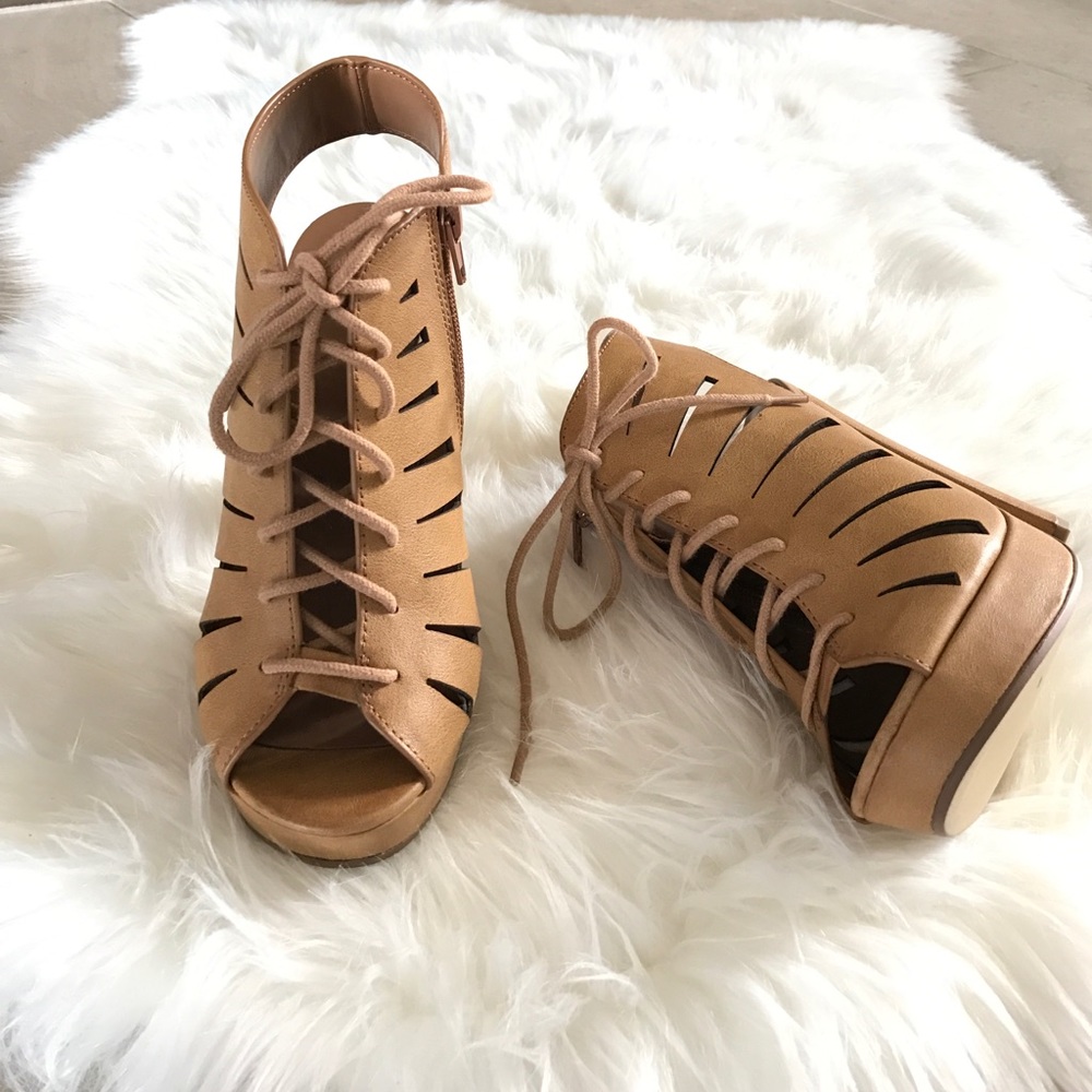 Peep Toe Thick Heel Lace Up Platform Pumps - Picture 3 of 5