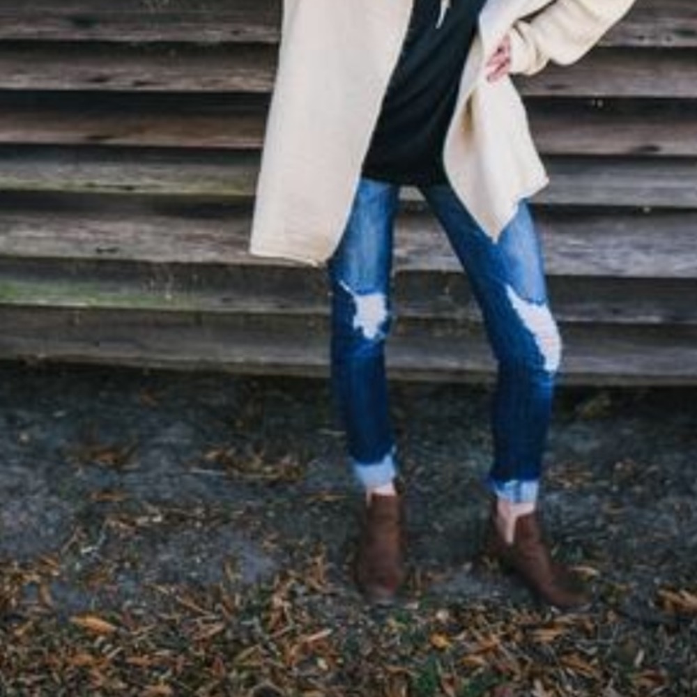 Jayne Nash | Distressed Skinnies