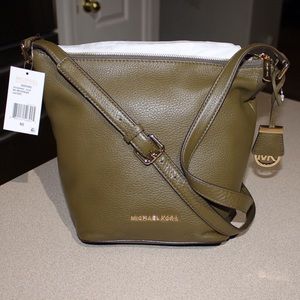 Michael Kors Bedford Medium messenger