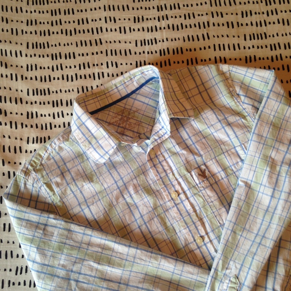 🚨LAST CHANCE‼️ AEO Button Down Shirt