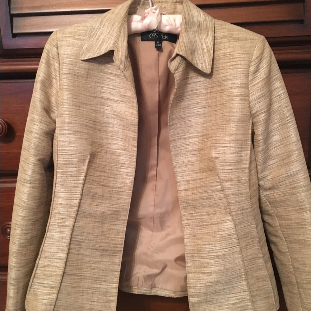 Kaspar fully lined size 6 suit jacket.