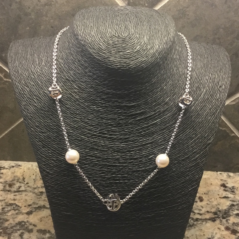 SALE ⭐️ Etienne Aigner Necklace