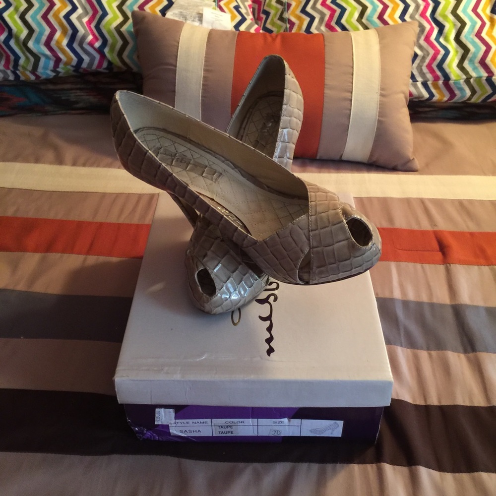 Snake skin Nude Peep toe Heel