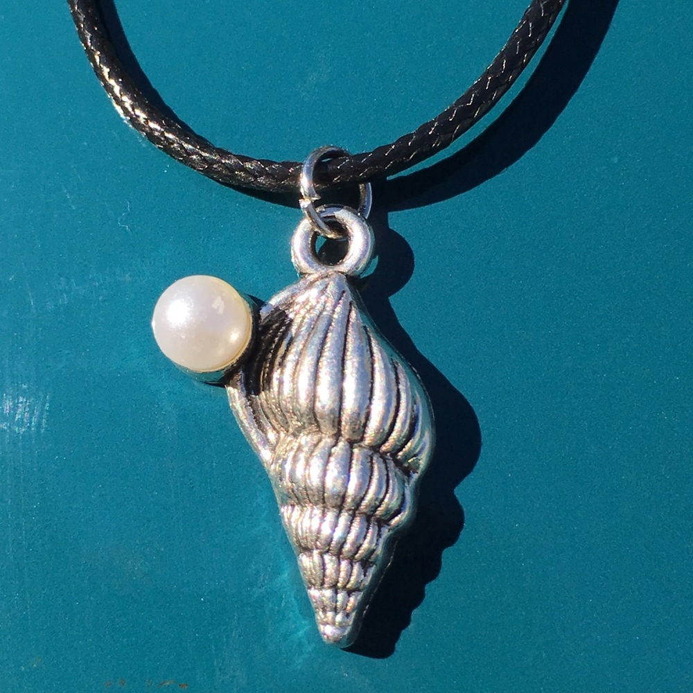 Shell 🐚 and faux pearl on neck cord