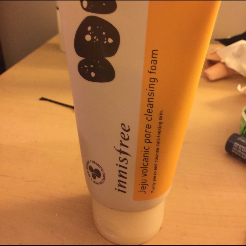 Innisfree Jeju Volcanic Pore Facial Foam