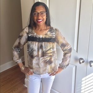 Adorable Animal Print Blouse w/ Lace Piecing sz S