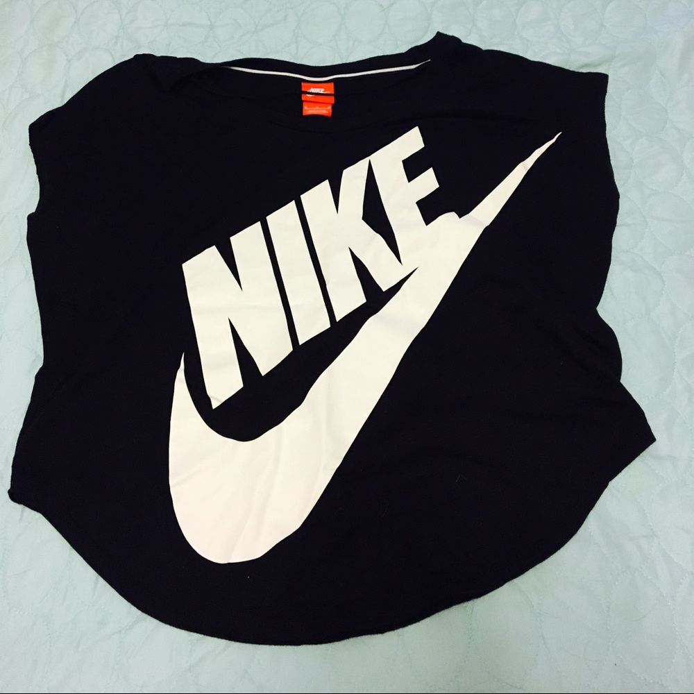 Nike loose fitting workout tee