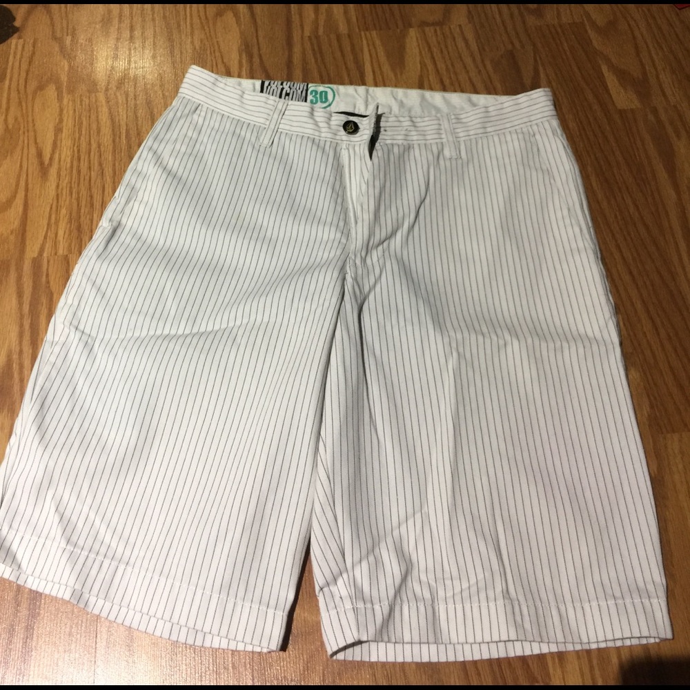 Volcom shorts