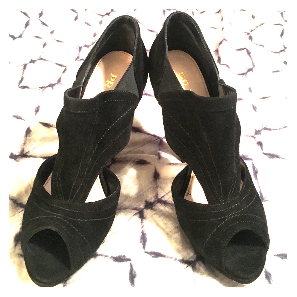 SEXY Prada suede heels!!✨🖤