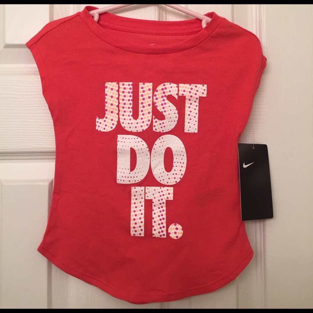 NWT Nike graphic short sleeved T-shirt