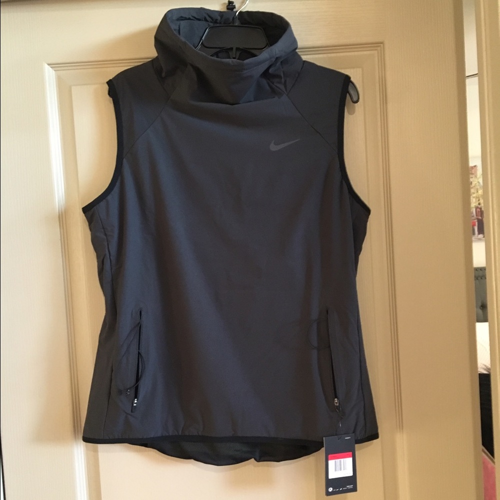 SALE!!! Brand new Nike Aerolayer vest!