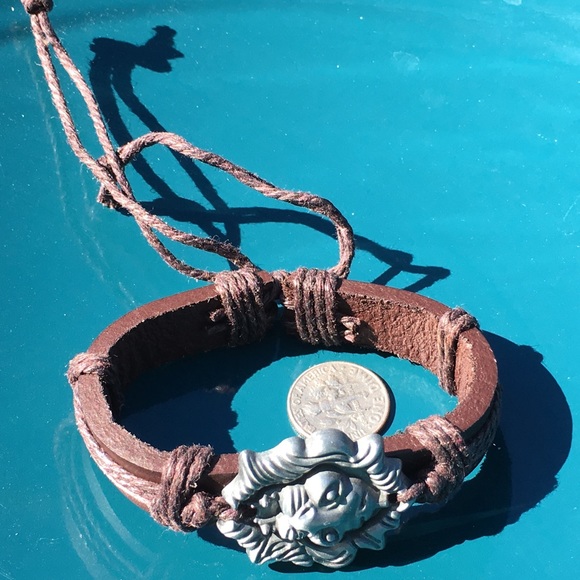 Funky leather & lion 🦁 bracelet - Picture 2 of 3