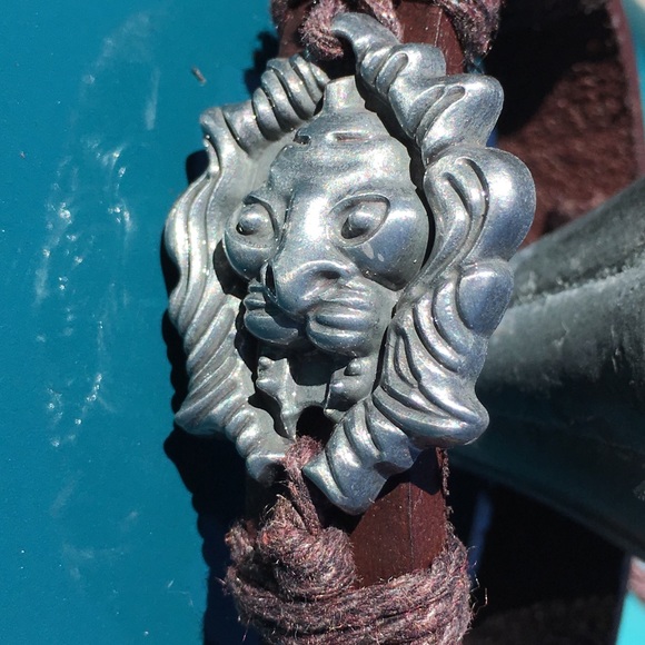Funky leather & lion 🦁 bracelet - Picture 3 of 3