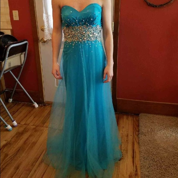 Prom dress - Picture 1 of 2
