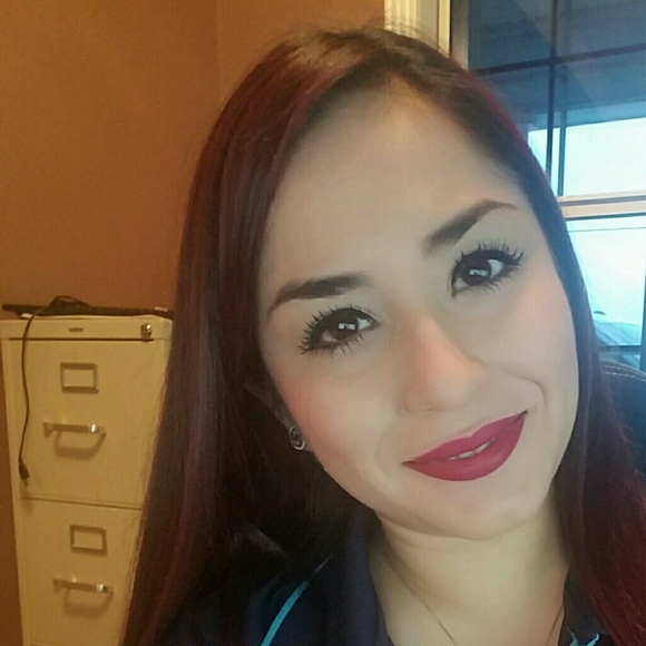 Meet your Posher, Irasema - Picture 1 of 1