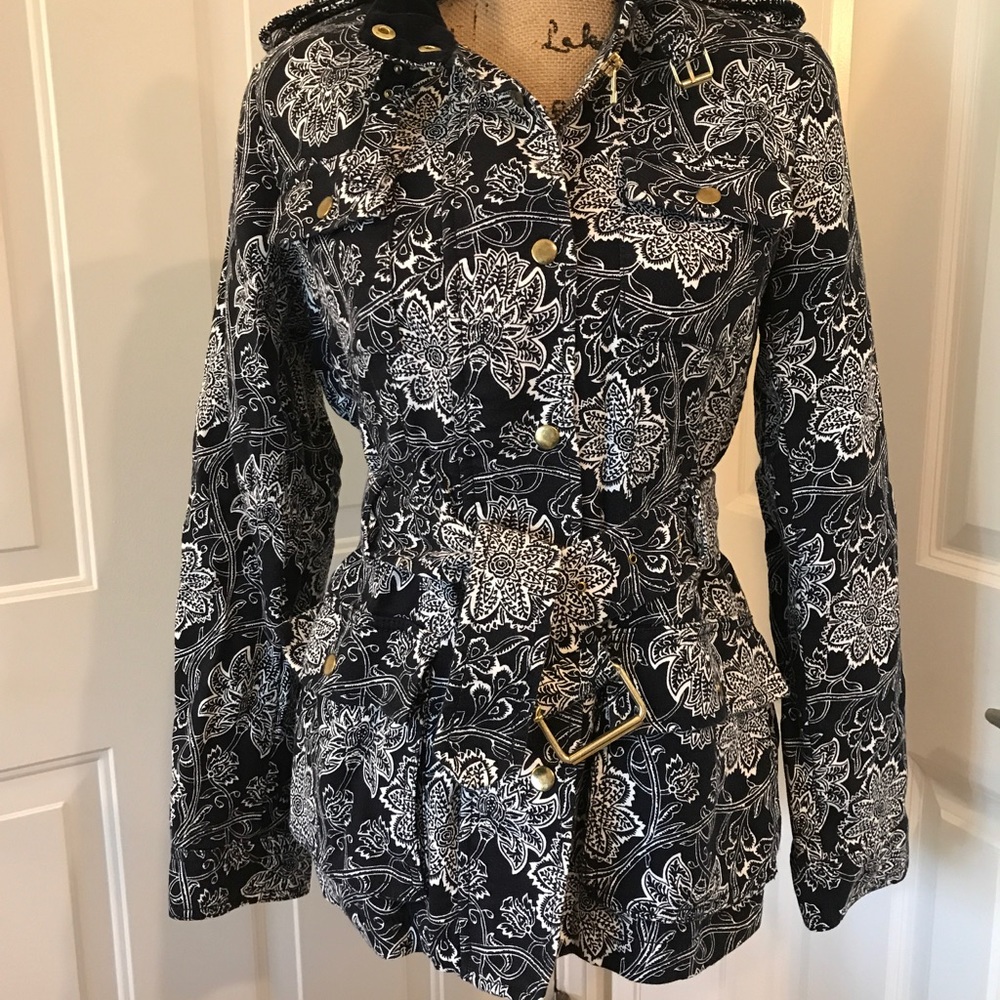 Navy jacket belted! Great spring jacket