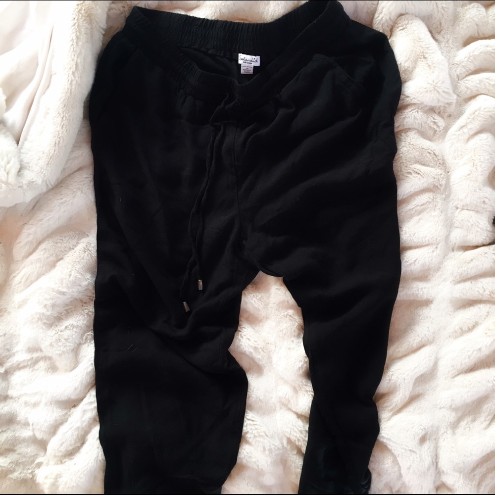Black splendid jogger pants.
