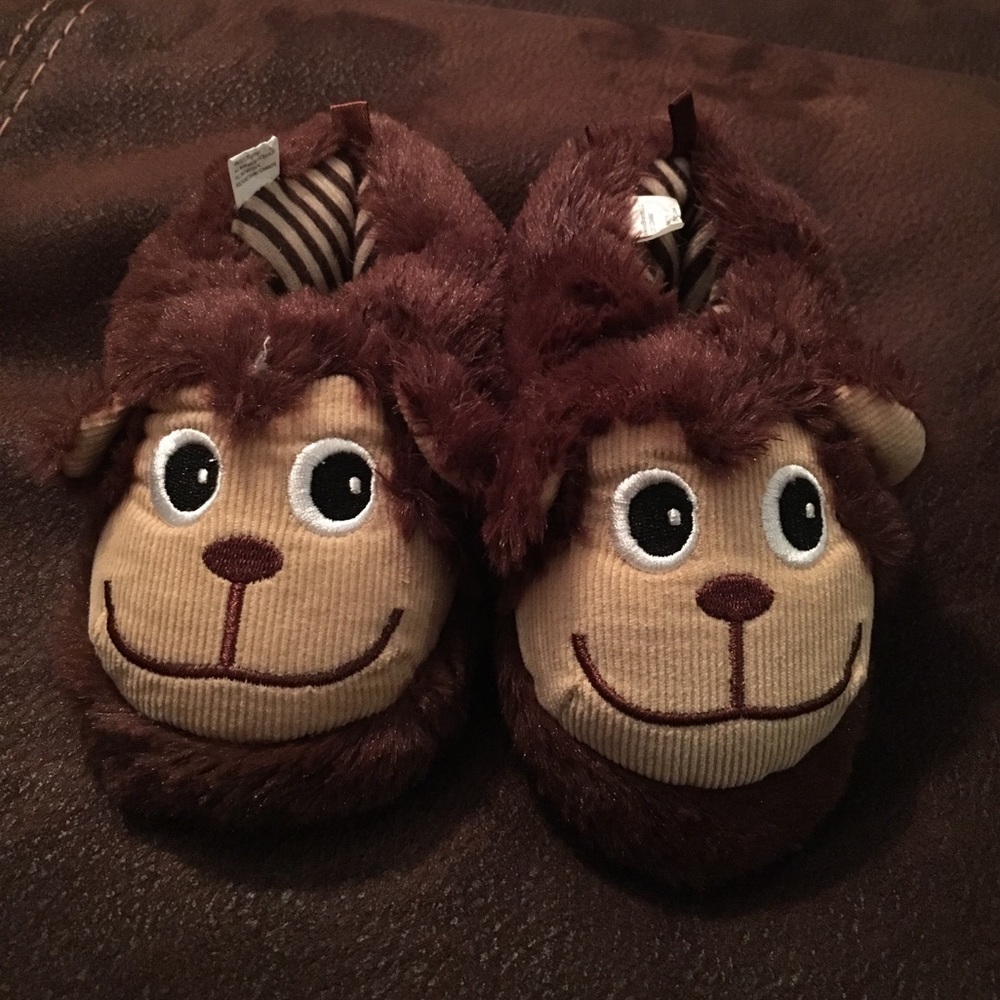 FREE WITH BABY BUNDLE : Monkey Slippers