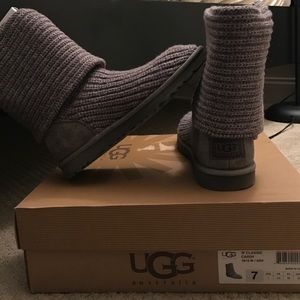 🎯🎯SOLD🎯🎯WOMEN'S CLASSIC CARDY UGGS