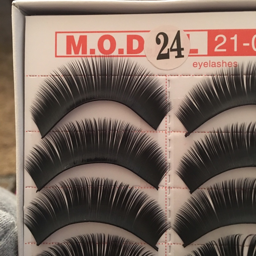 50 pairs of thick and long eyelashes