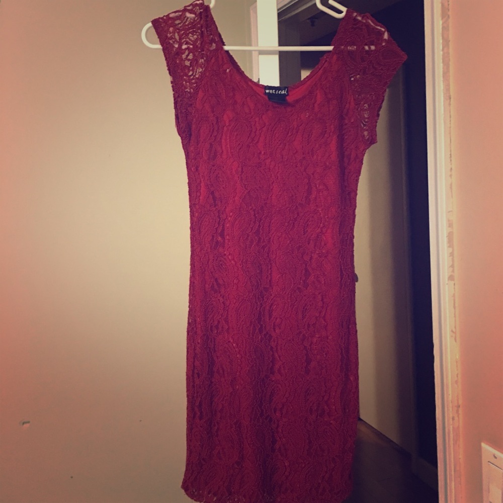 Dress fits more like a small