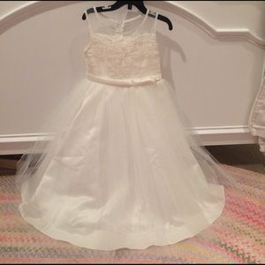 NWT ! Beautiful flower girl dress ivory
