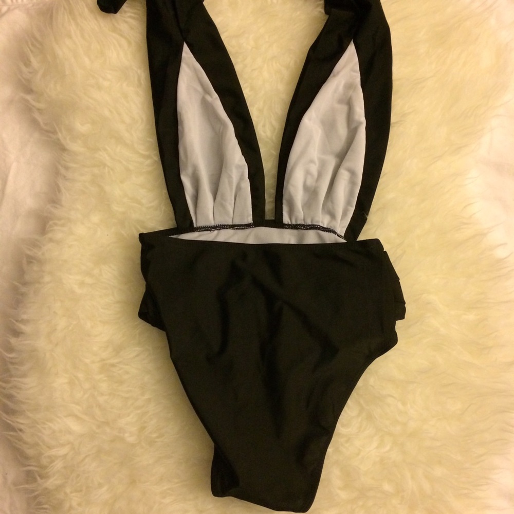 Aaliyah Swimsuit • Black - Picture 3 of 6