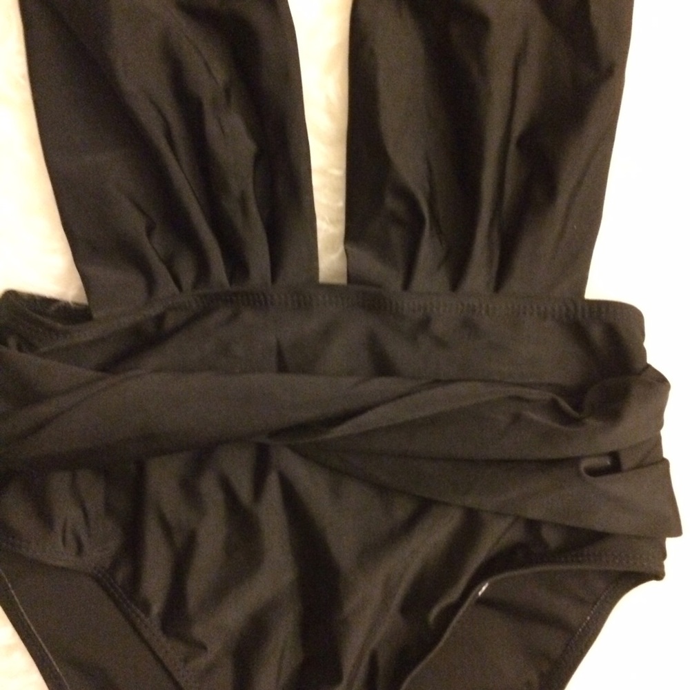 Aaliyah Swimsuit • Black - Picture 4 of 6