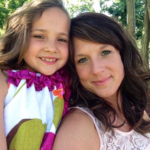 Meet your Posher, Christa - Picture 4 of 5