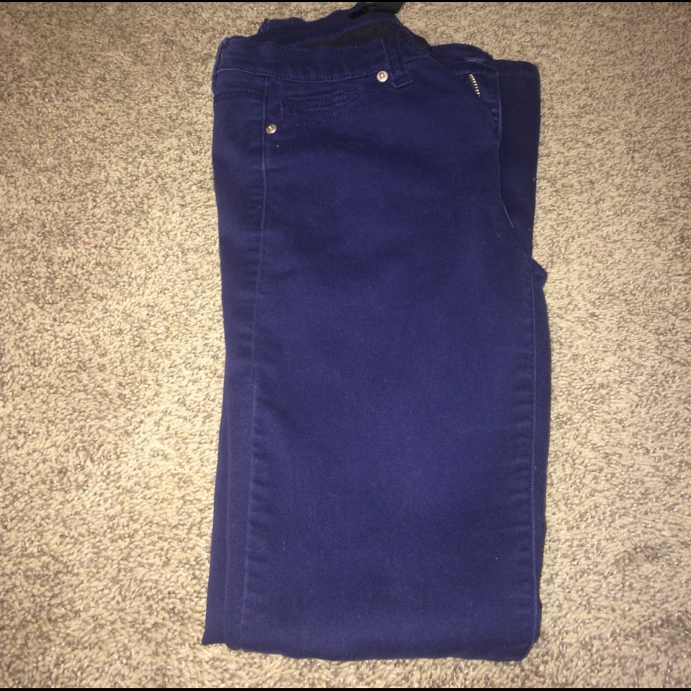 Blue jegging type jeans