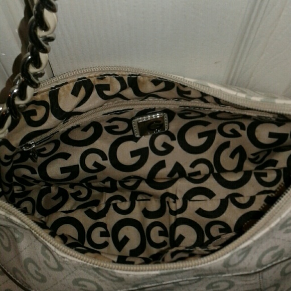 GUESS CLUTCH PURSE - Picture 3 of 4