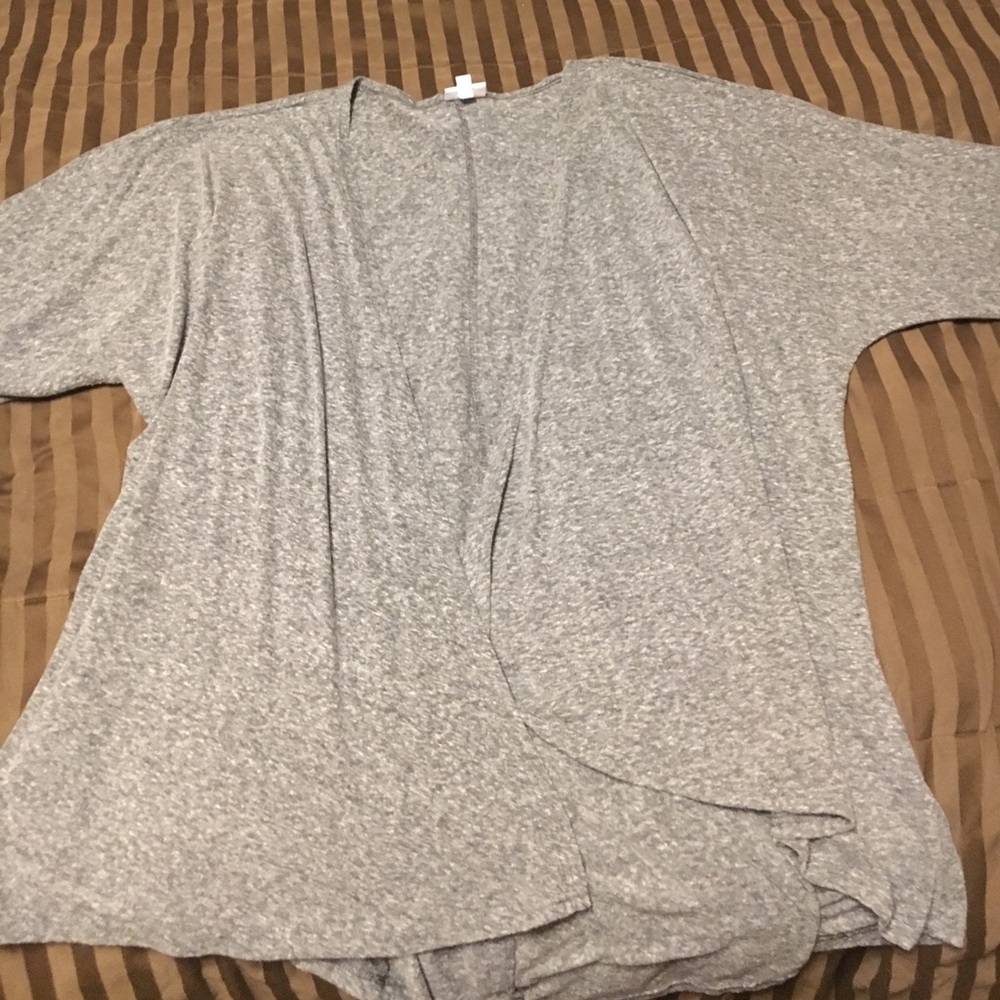 NWOT LULAROE LINDSEY KIMONO GRAY