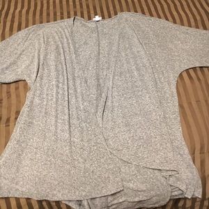 NWOT LULAROE LINDSEY KIMONO GRAY