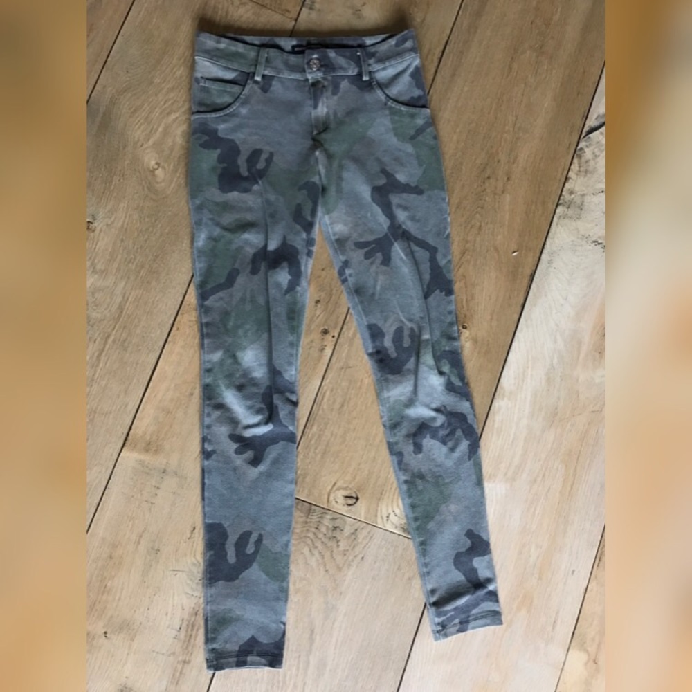 Brandy Melville skinny jeans