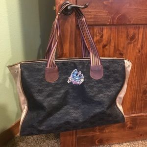 Consuela duffle bag that zips close!