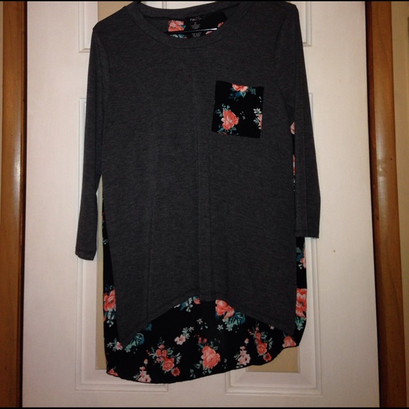 Dark gray shirt with flower design on back - Picture 1 of 2